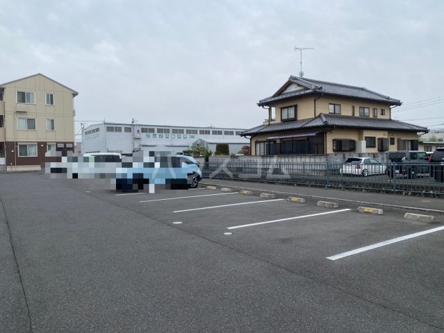 2/3 駐車場
