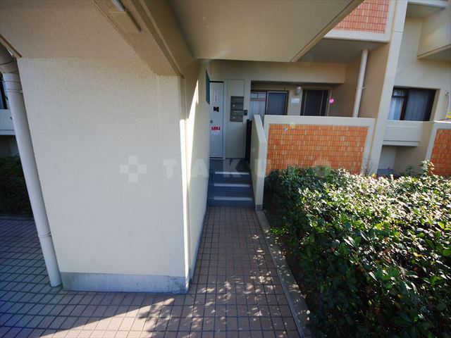 28/30 エントランス