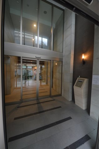 25/30 エントランス