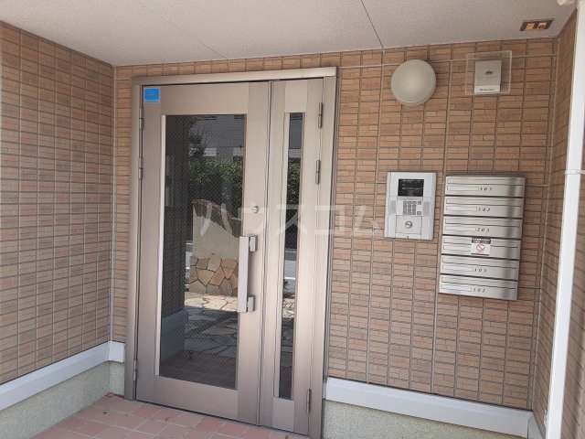 17/18 エントランス