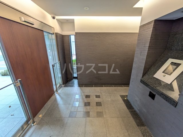 21/22 エントランス