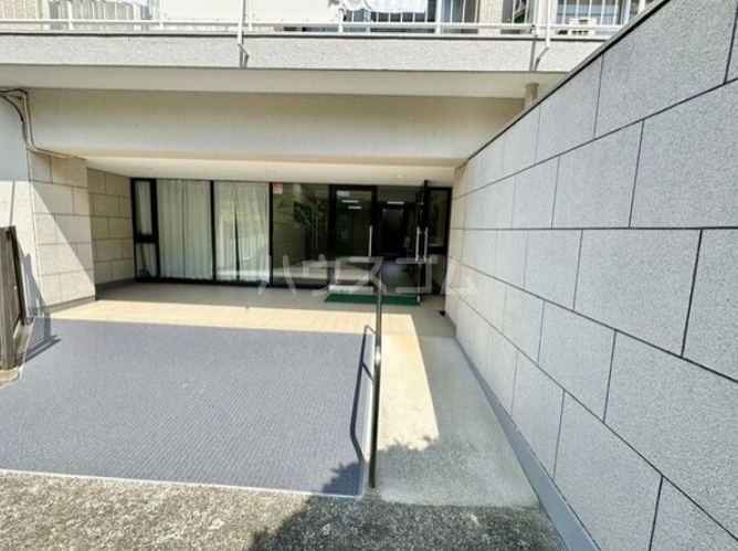 14/25 エントランス