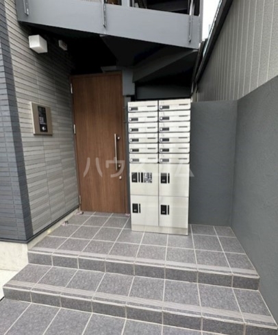 24/30 エントランス