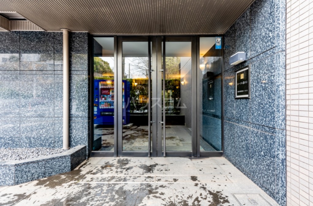 23/30 エントランス