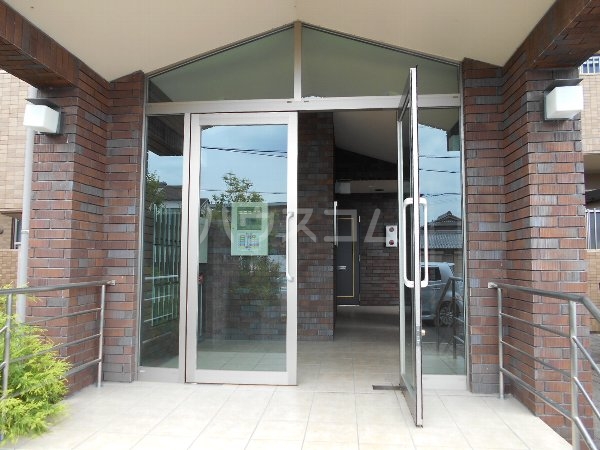 18/25 エントランス