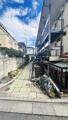 26/27 エントランス