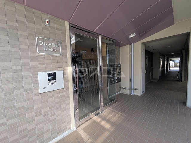 22/27 エントランス