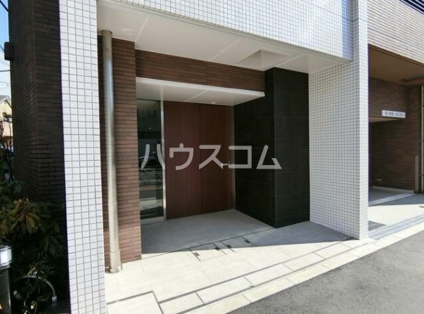 16/23 エントランス