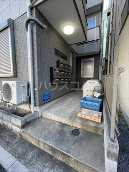 22/23 エントランス