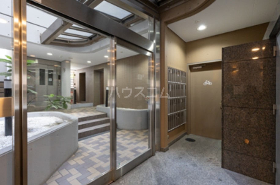 18/18 エントランス