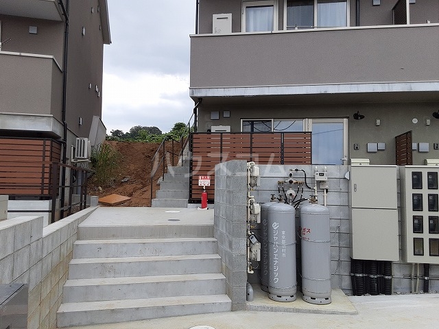 23/30 エントランス