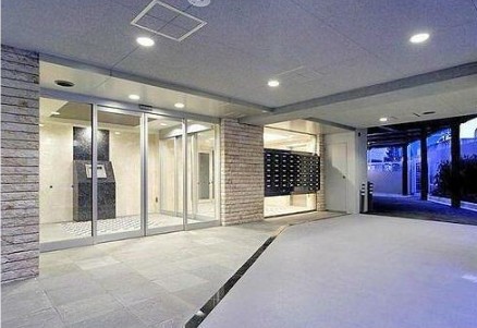 22/23 エントランス