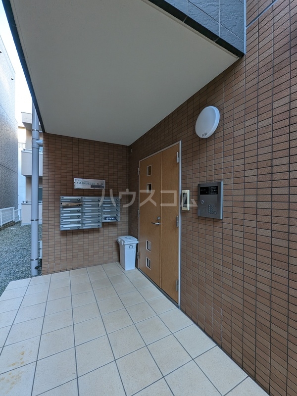 23/25 エントランス