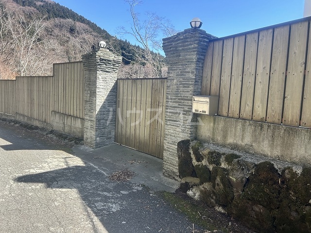 28/30 エントランス