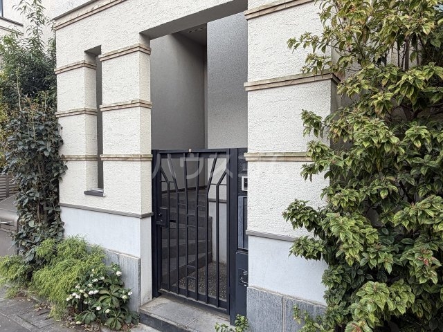 20/30 エントランス