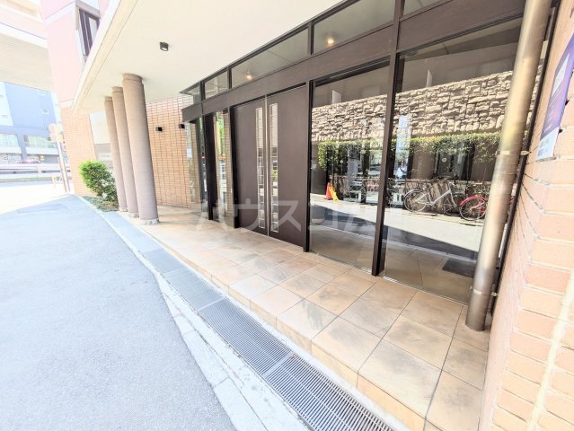21/22 エントランス