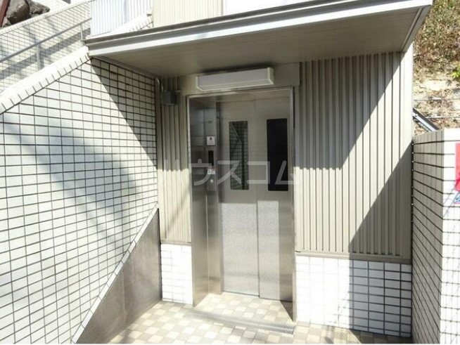 15/23 エントランス