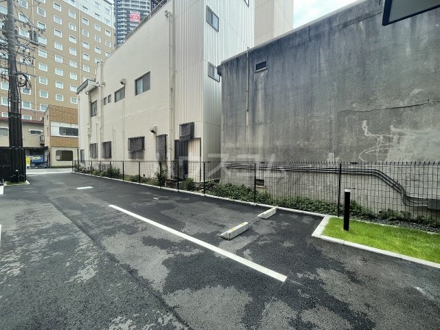 27/30 駐車場