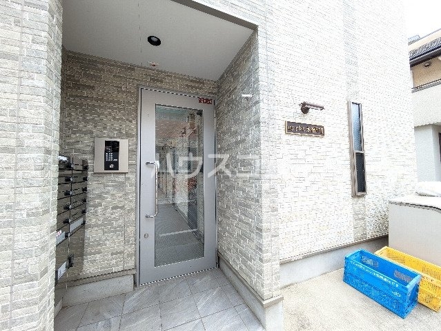 27/30 エントランス