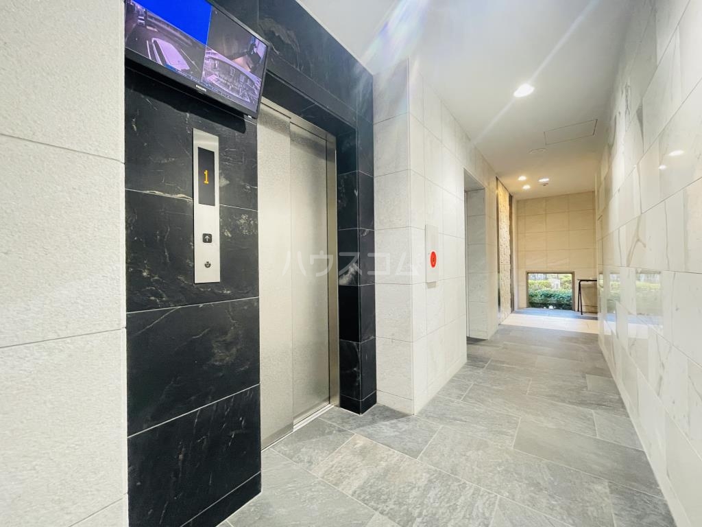 24/28 エントランス