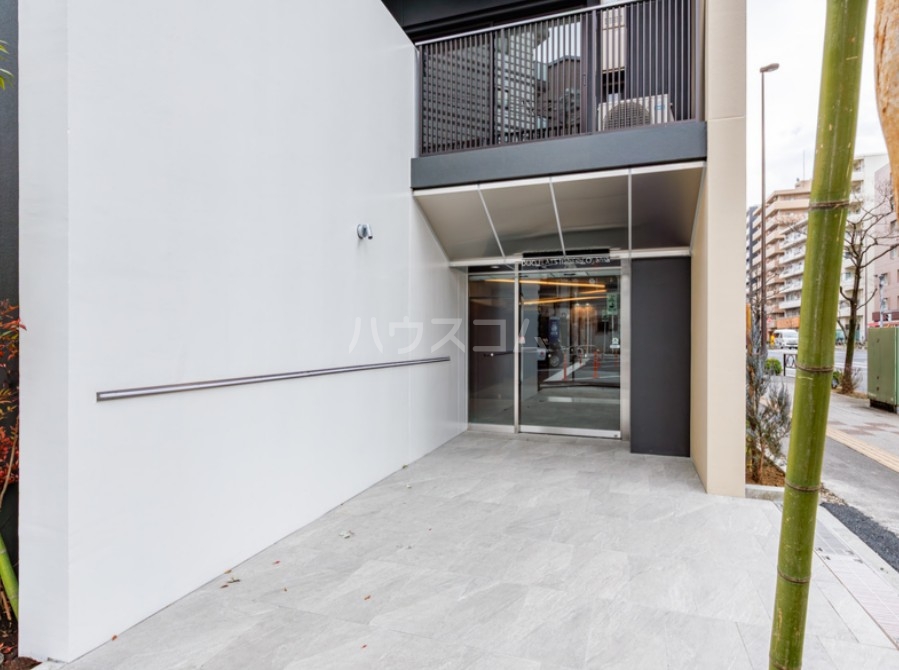 19/30 エントランス