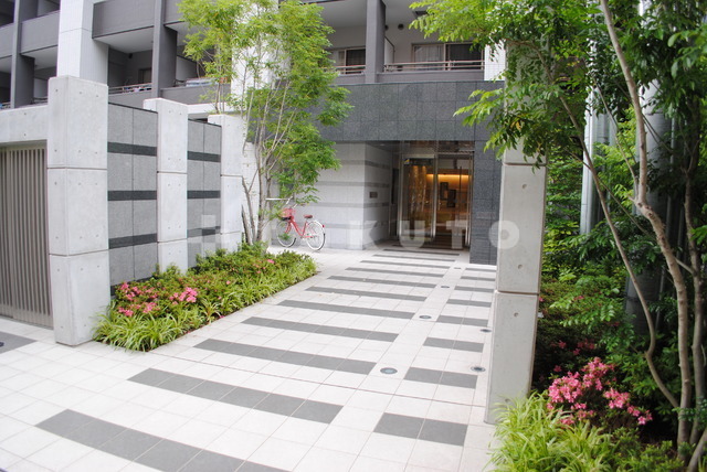 20/30 エントランス