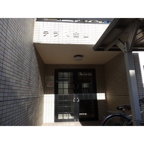 22/30 エントランス