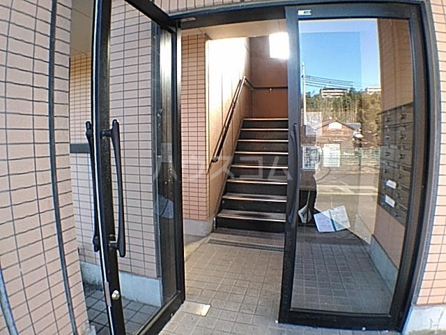 21/30 エントランス