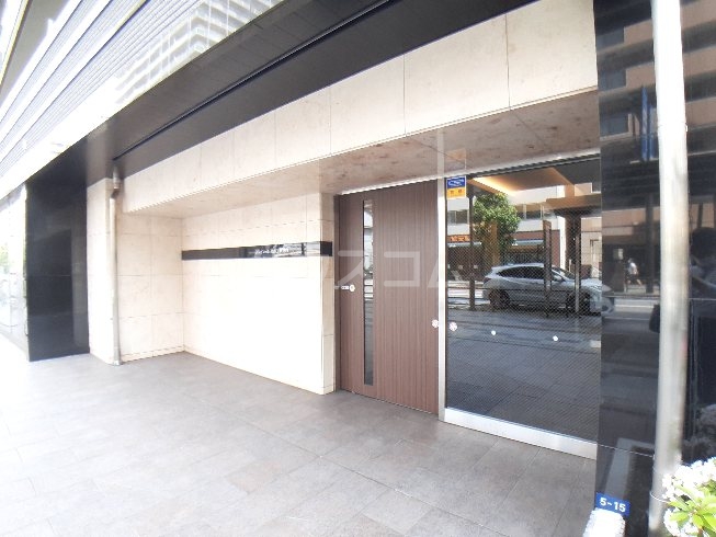 21/30 エントランス