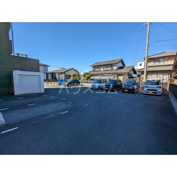 18/28 駐車場