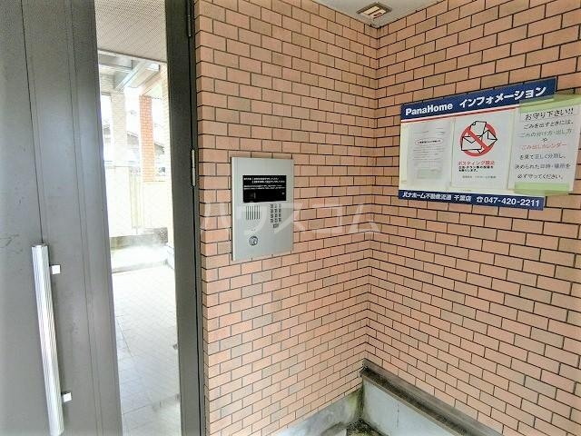 18/25 エントランス