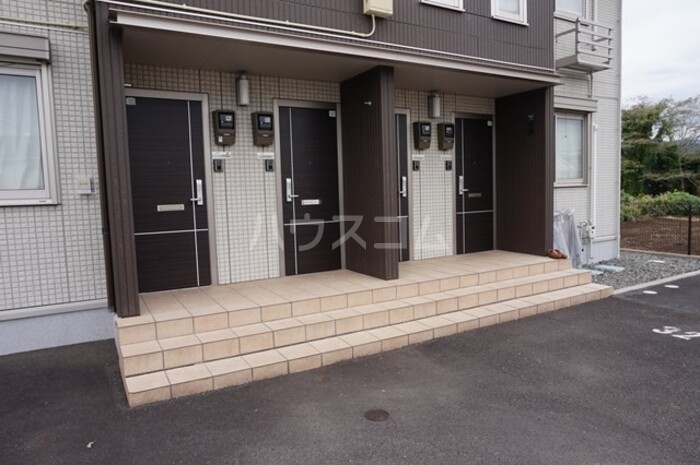 18/25 エントランス