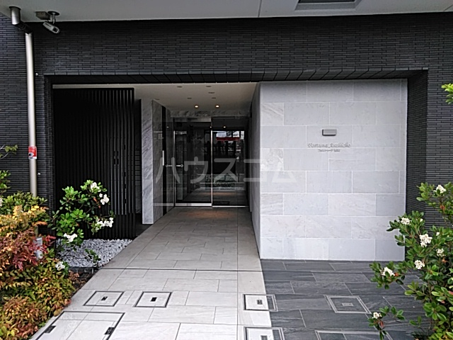 21/30 エントランス