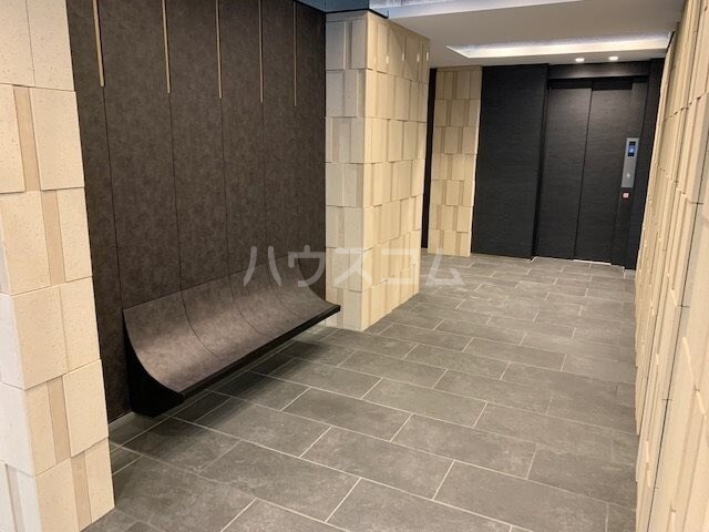 14/18 エントランス