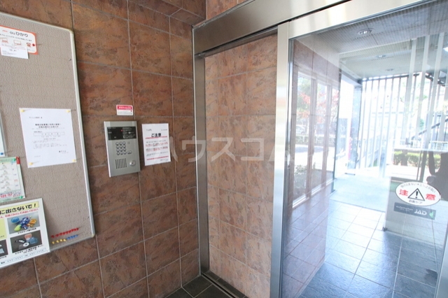 21/30 エントランス