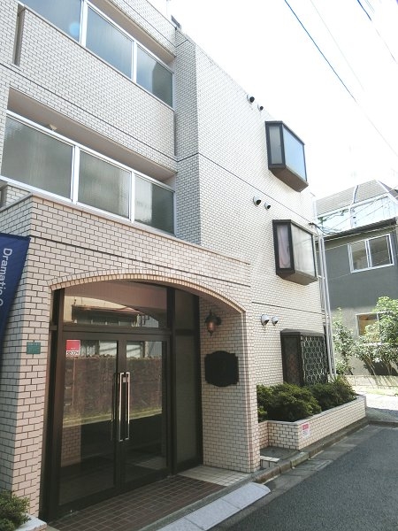 15/22 エントランス