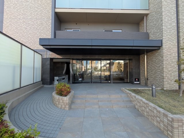 28/30 エントランス