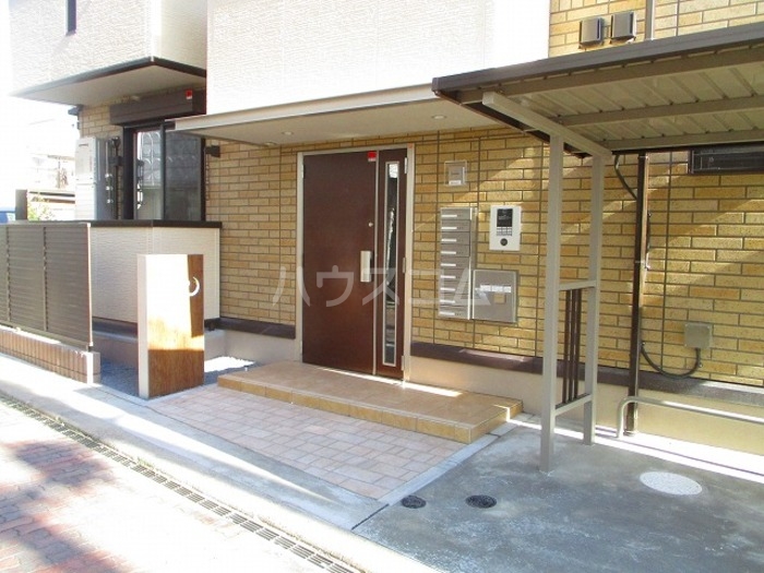 16/16 エントランス