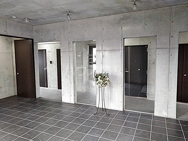 28/30 エントランス