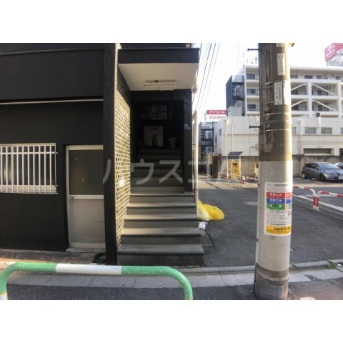 25/30 エントランス