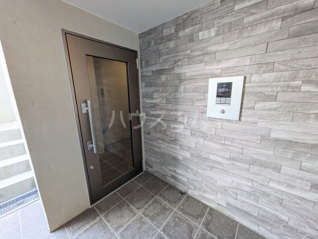 21/30 エントランス