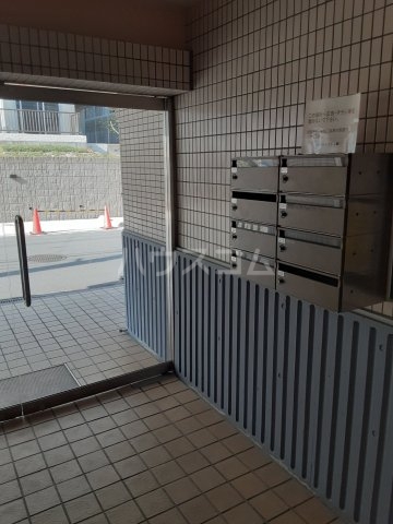 13/22 エントランス