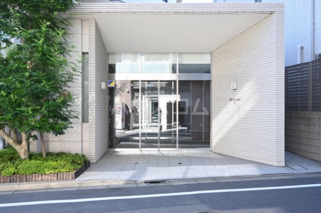 28/30 エントランス