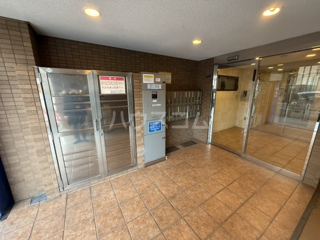 2/4 エントランス