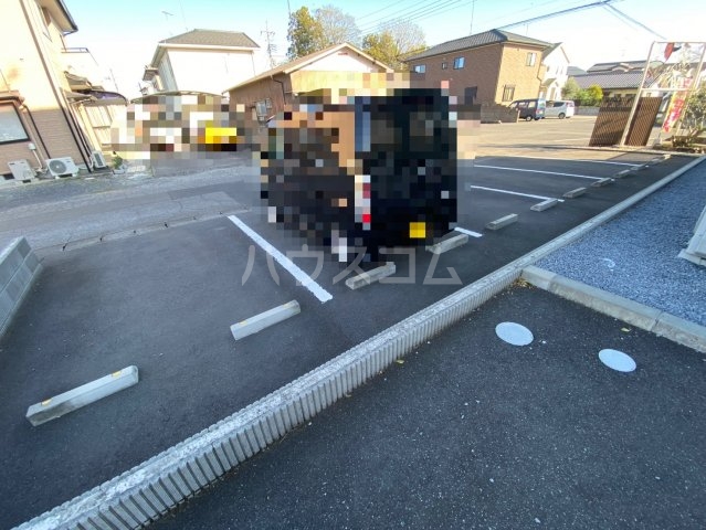 27/30 駐車場