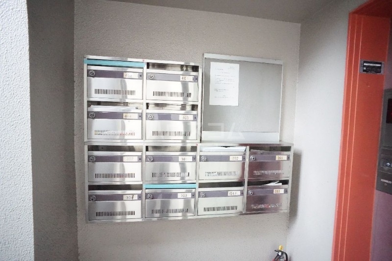 18/27 エントランス