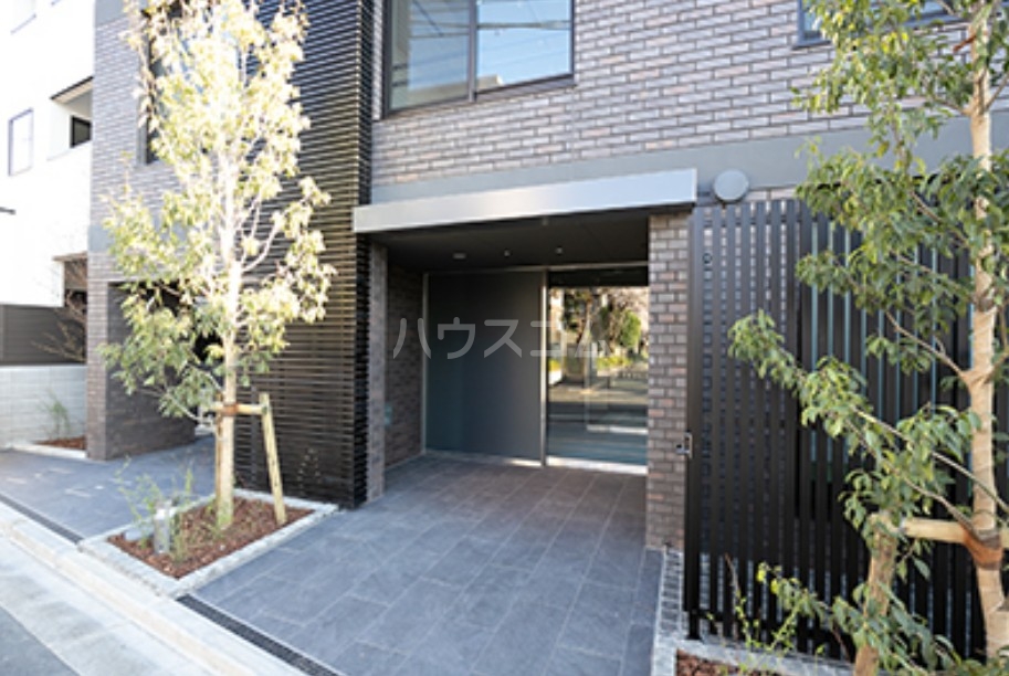 21/30 エントランス