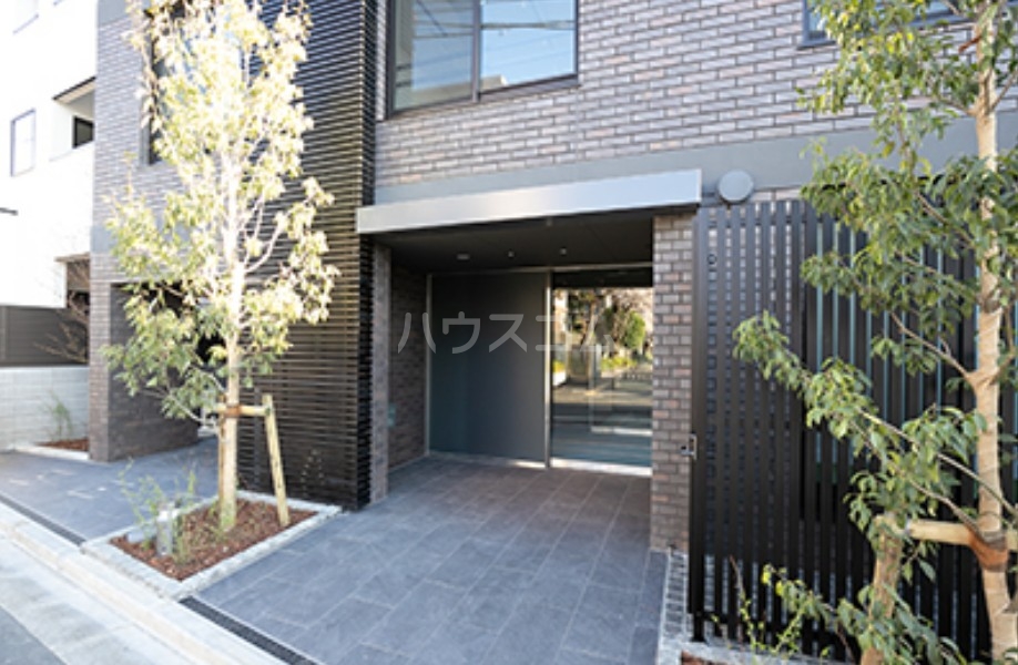 21/30 エントランス