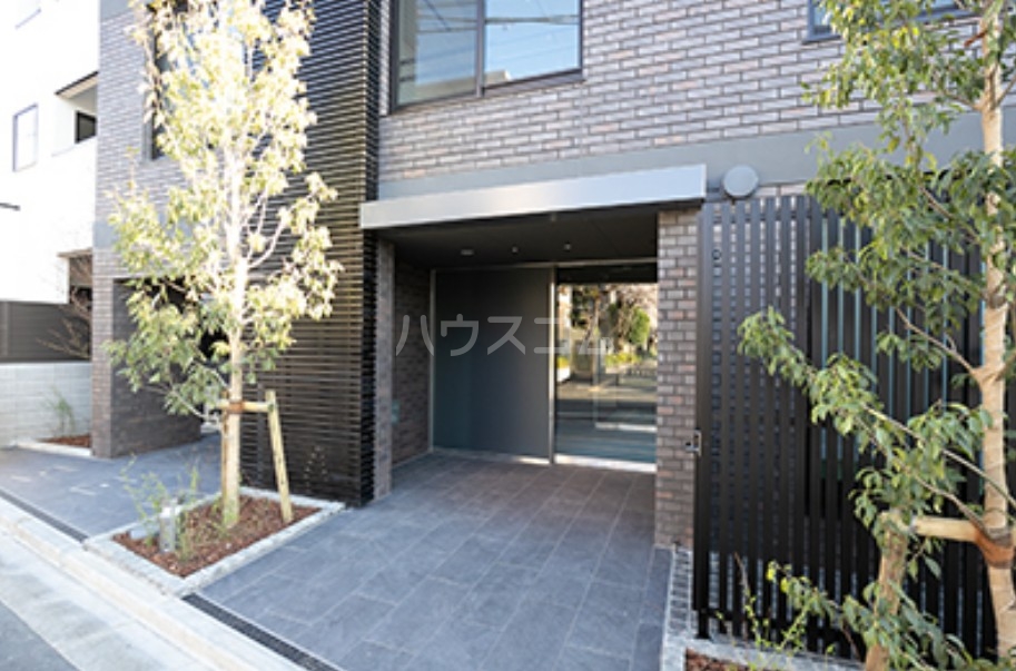 21/30 エントランス