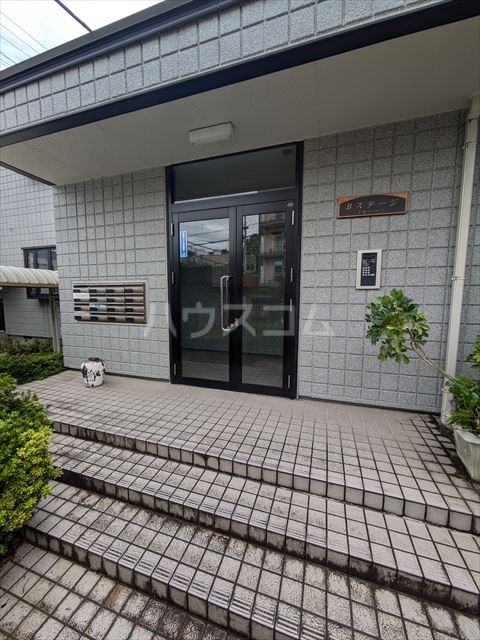 22/26 エントランス